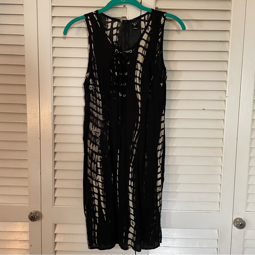 Windsor Lace Up Midi Dress 🤍